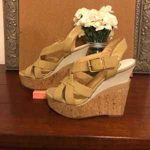 Gianni Bini nude wedges